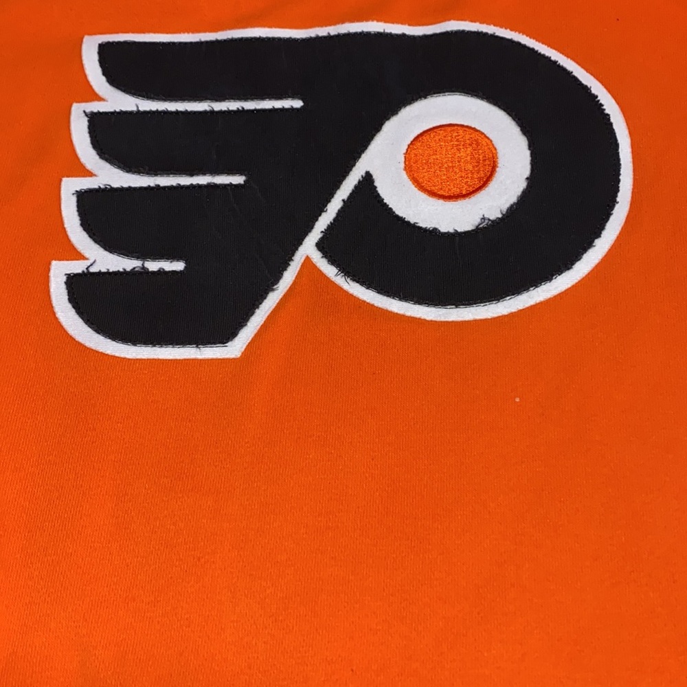 Classic Philadelphia Flyers Majestic hooded sweatshirt. Size XL